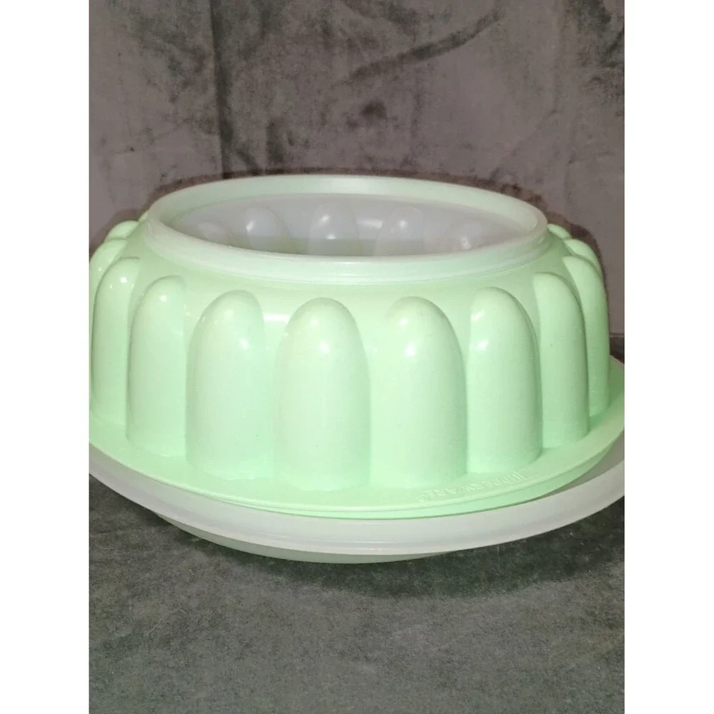 Vintage Mint Green Tupperware Jello Mold  Excellent Condition